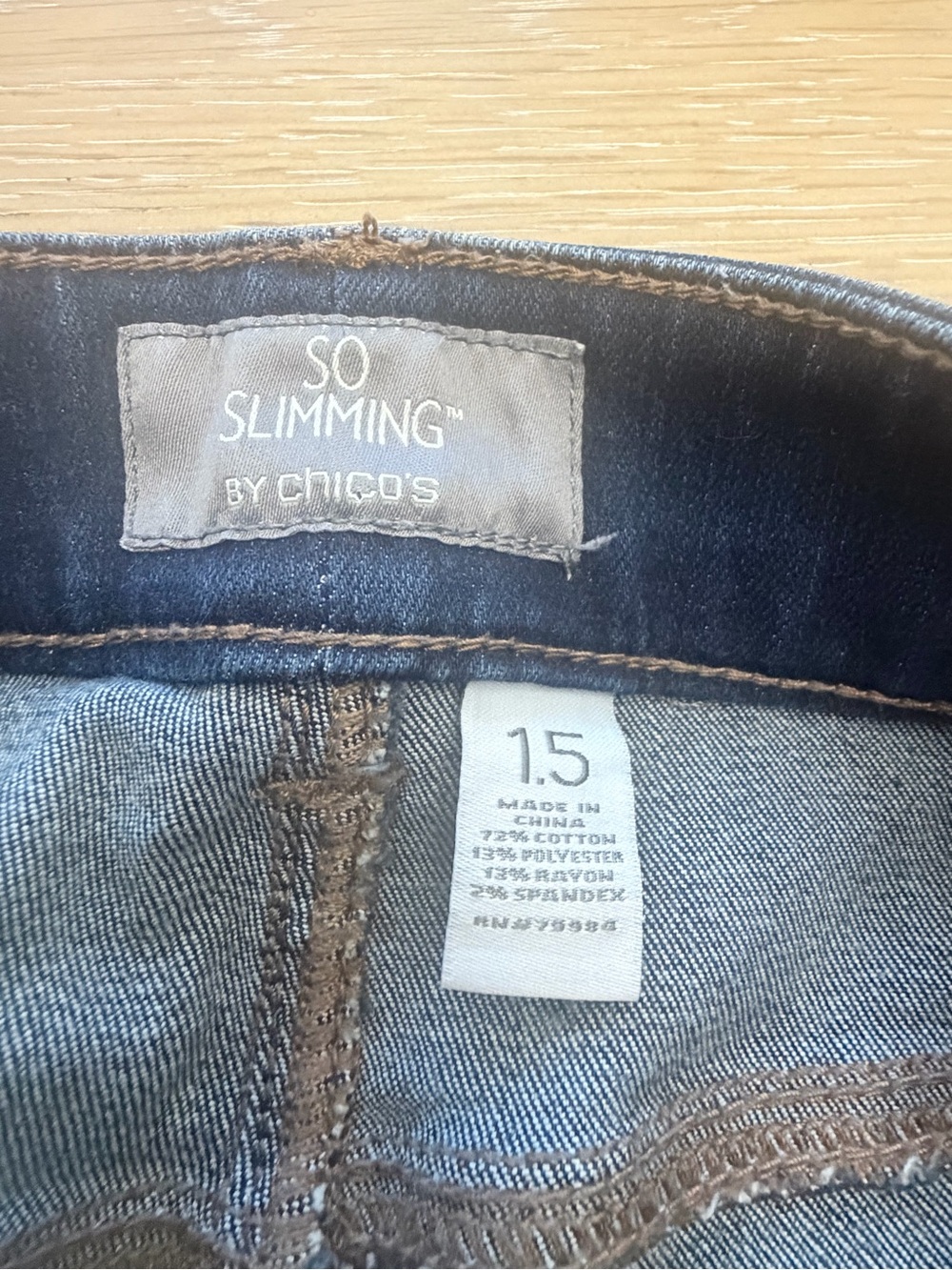 Chico’s So Slimming Size 1.5 Dark Wash Stretch Straight Leg Jeans 10/12 - Picture 4 of 6